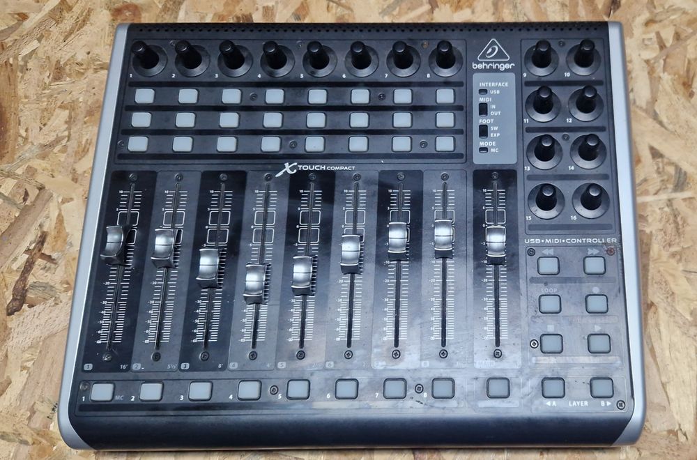 Behringer X Touch Compact