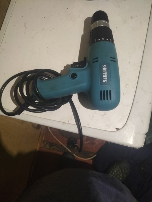 Продам дрель світязь в робочому стані майже як нова.