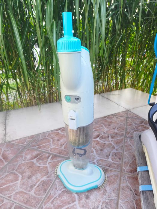 automatyczny odkurzacz basenowy Dolphin Smart Active firmy Maytronics