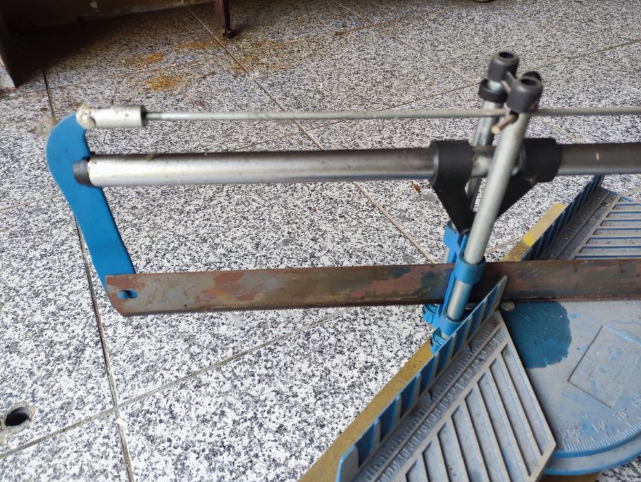 Serra de esquadria dupla