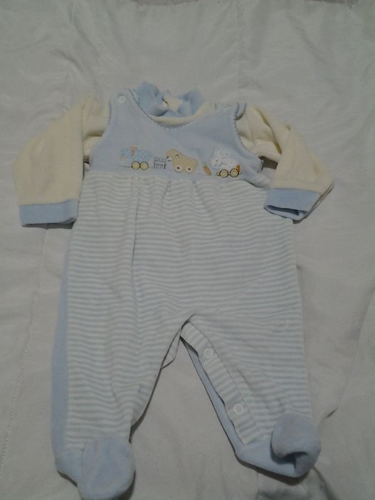 Vendo roupa de bebe 0-3 meses