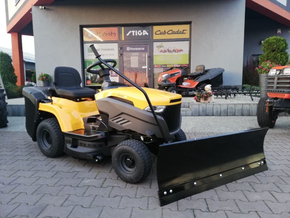 Traktor kosiarka Stiga Estate 384M Doskonała do odśnieżania