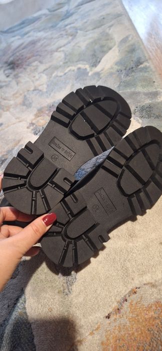 Botki dziewczęce czarne na grubej podeszwie DeeZee Roxie roz 36 nowe