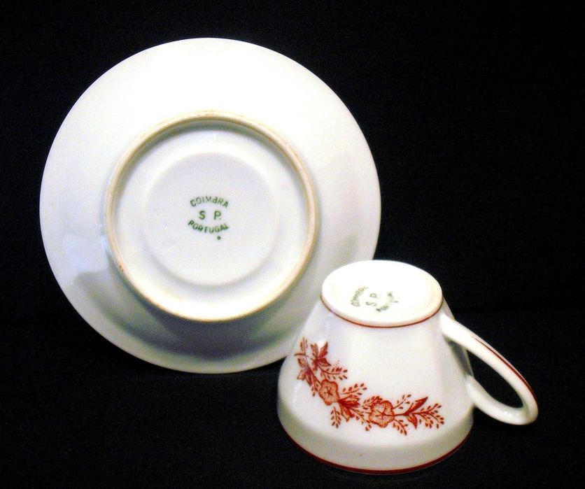 Chávena antiga de café fabricada por Coimbra S.P. Portugal - anos 60