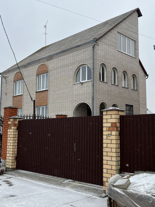 Будинок під Бізнес 468м2 з ділянкою 10сот Луцьк