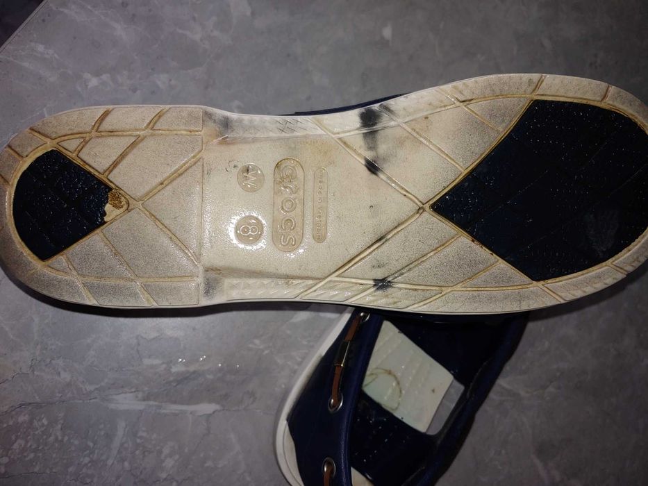 Жіноче взуття crocs