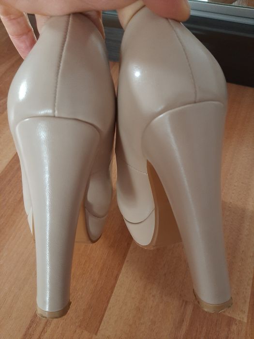 Туфлі. Туфли на каблуке. Туфли