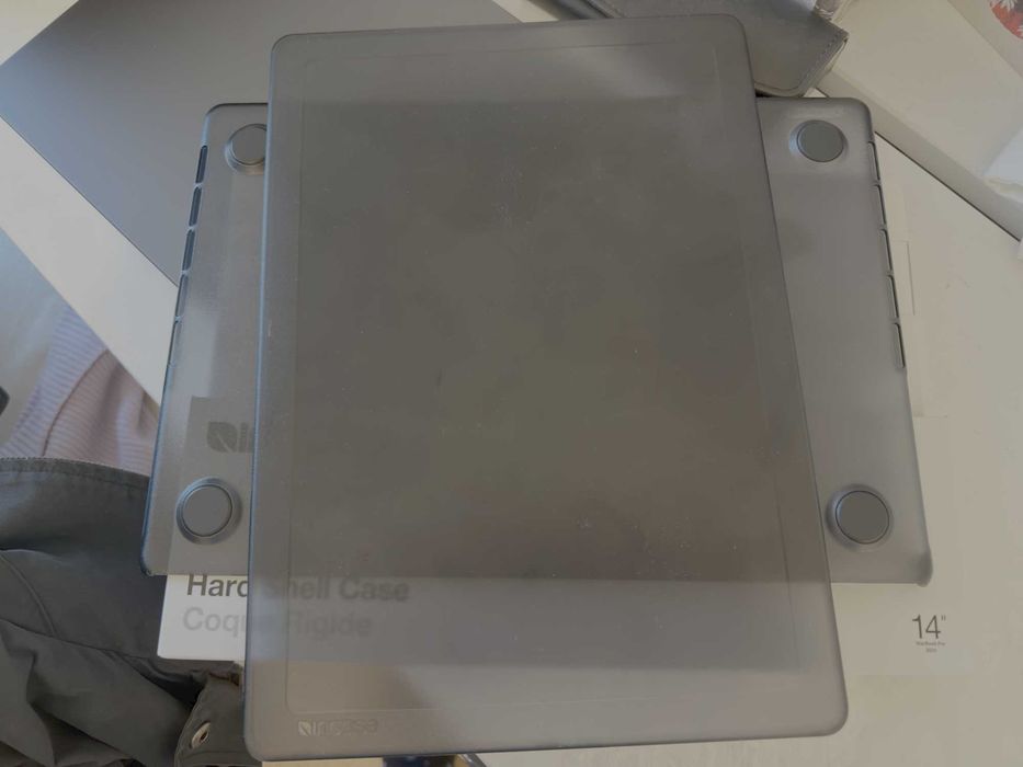 Etui Incase Edge Hardshell na MacBooka Pro 14 calowy
