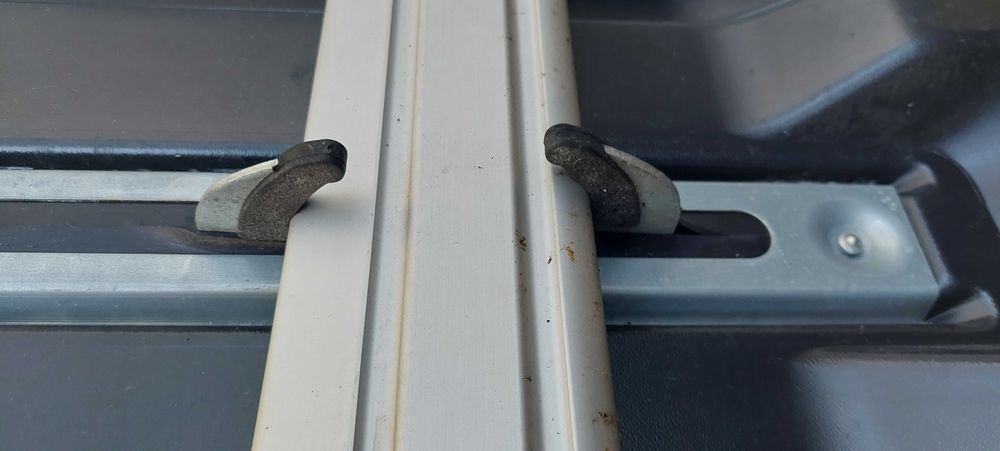 Mala de tejadilho Norauto bermude 4100 com as Barras Thule respectivas