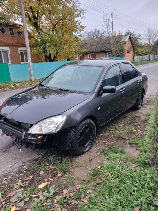 Продам лансер 9 після маленького дтп
