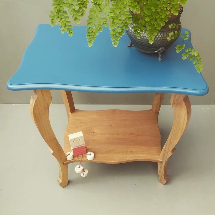 Mesa de apoio em madeira maciça, restaurada