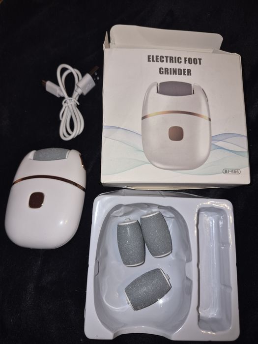 Elektryczny pilnik do pięt + 4 głowice