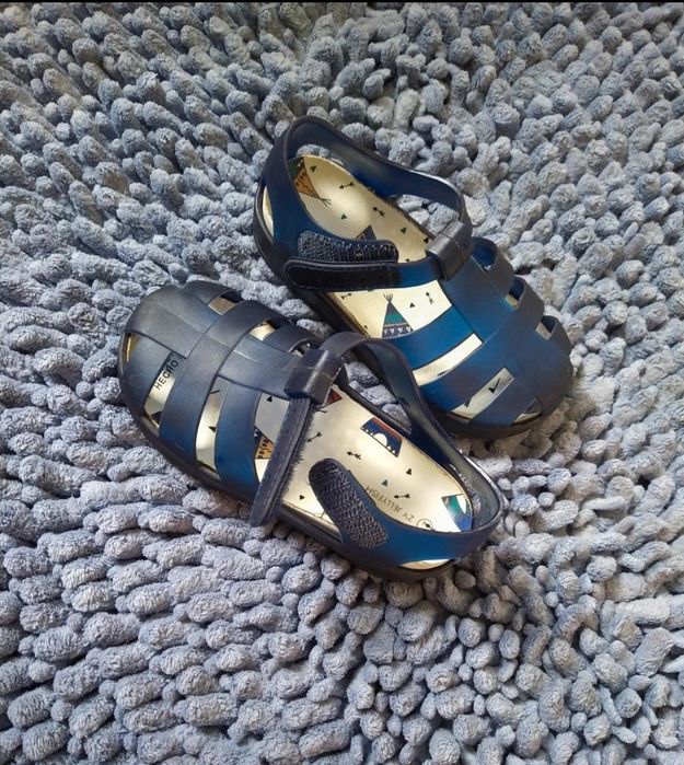 Sandálias Zippy tamanho 21