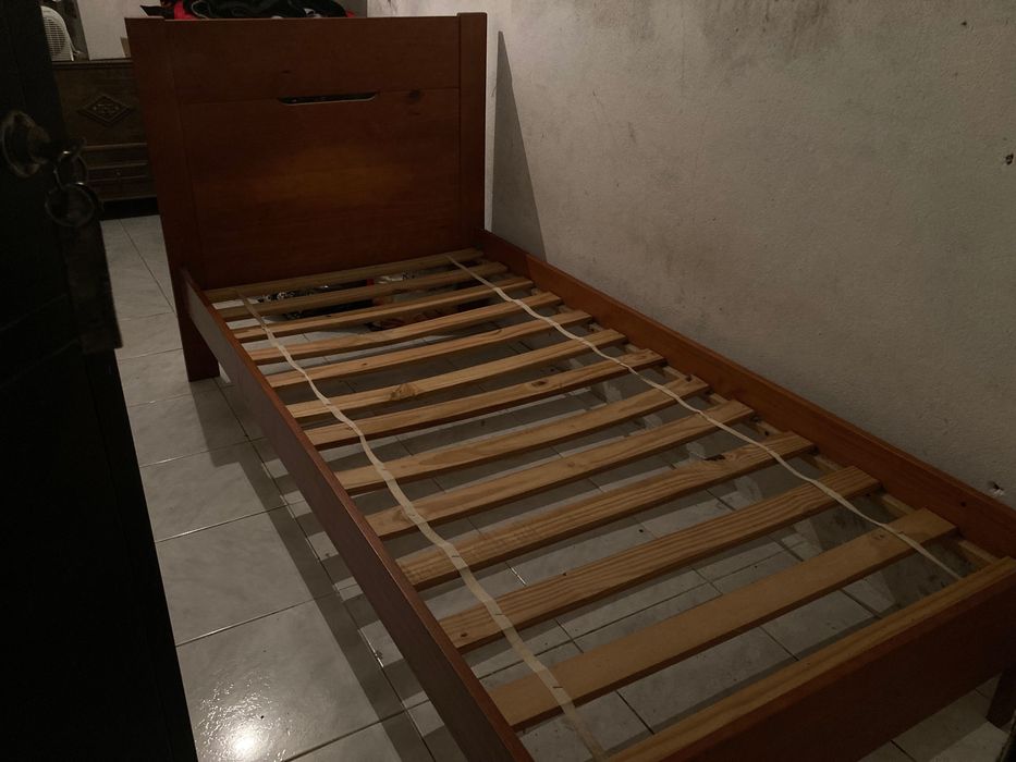 Cama de solteiro madeira