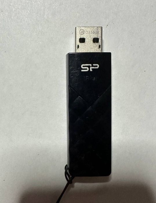 Чорна флешка 16 GB SP