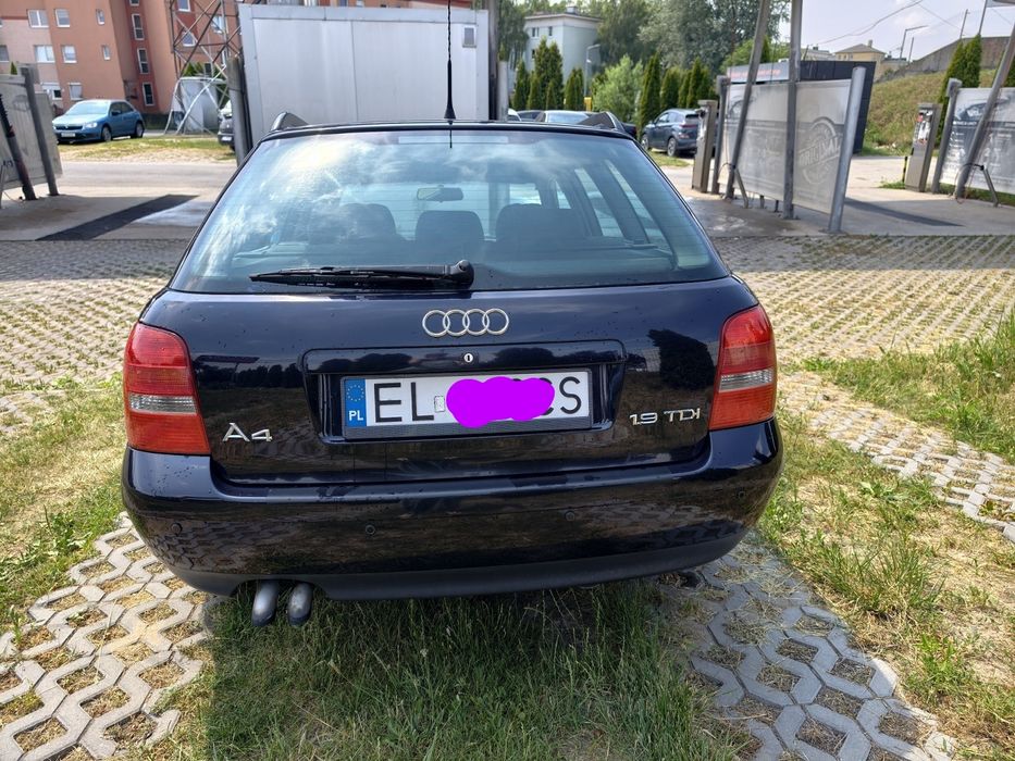 Audi A4 Avant Kombi granat metallic r.2000