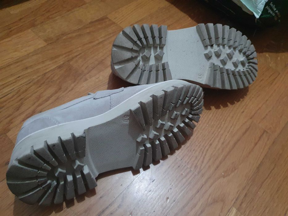 Sapatos de pele genuína