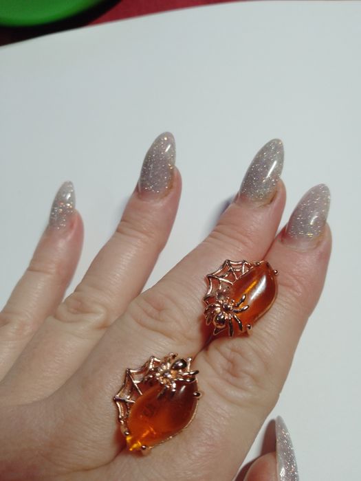 Продам сережки з бурштином