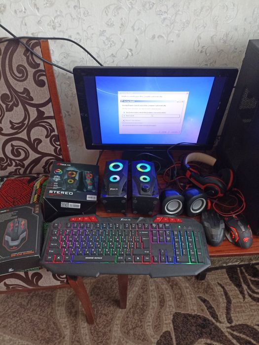 Монітор плюс системні блоки  плюс мишки  і колонки  і клавіатура