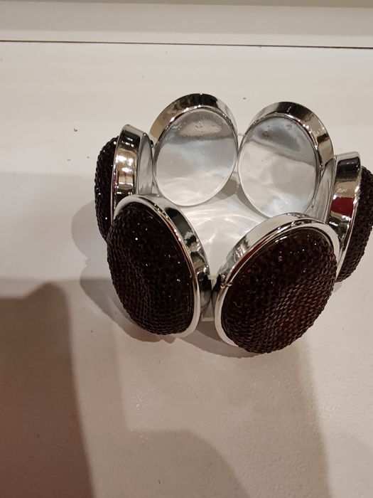 Bransoletka z kamieniami.