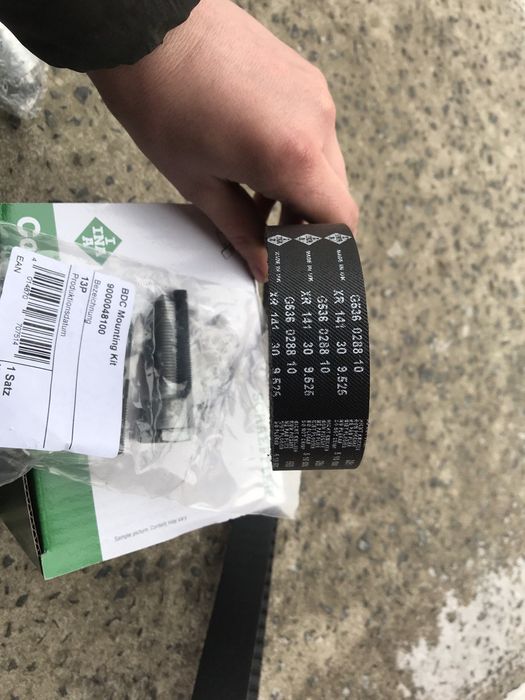 продам весь комплект помпу та ремень  ГРМ