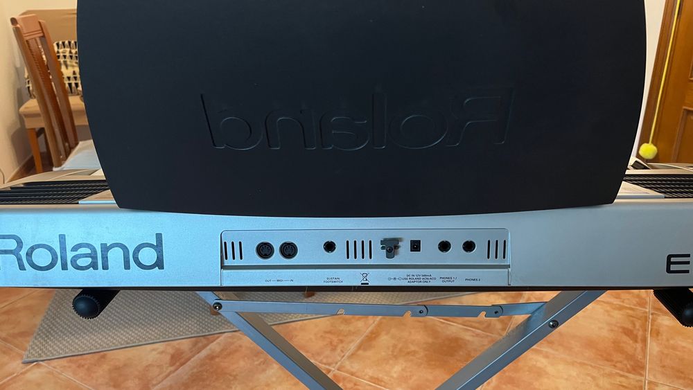 Teclado em-15 Roland