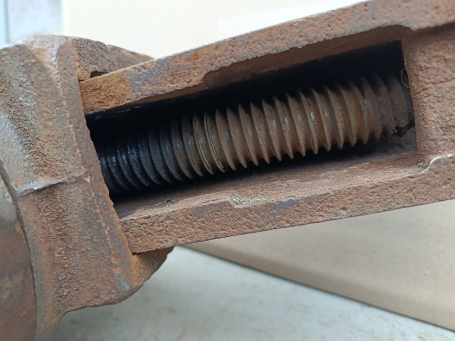 Тиски слесарные 140 мм