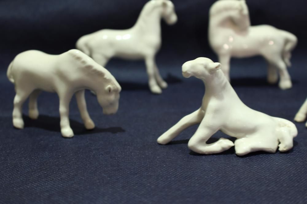 Conjunto de Cavalos em Porcelana Branca Chinesa Dinastia Tang XX