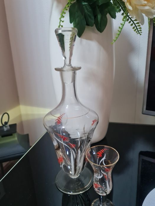 2 Licoreiras antigas com copo