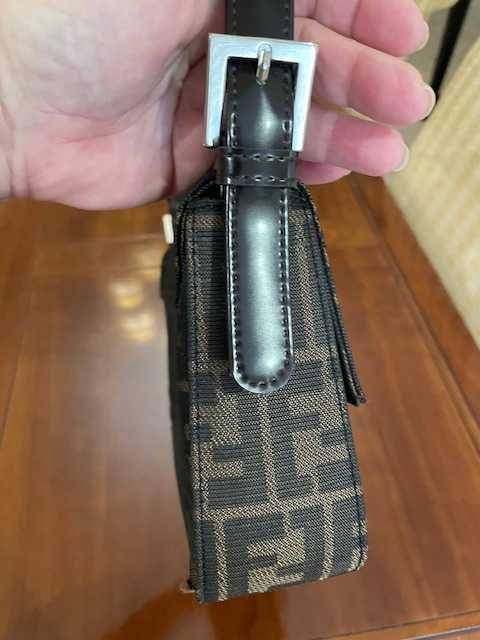 Mala Baguete Castanha com Ferragens Prateadas