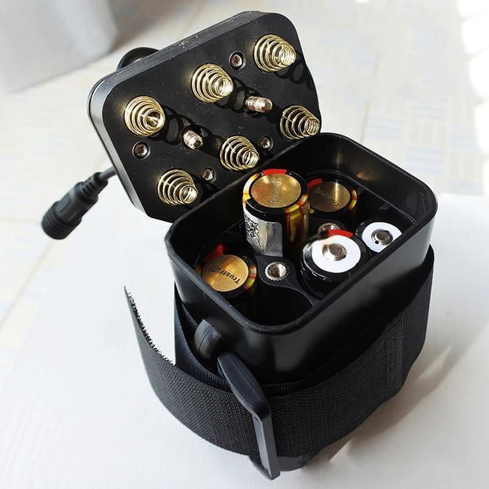 Водонепроникний батарейний блок на 6 акум. 18650 з кабелем USB DC 8.4