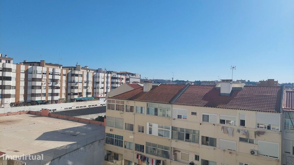 Apartamento T2 localizado no Centro da Cova da Piedade