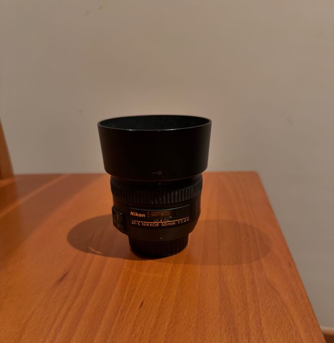 Nikon D5300 + lente Tamron AF 18-270mm f/3.5-6.3 + lente AF-S NIKKOR 50mm 1:1.4G + 3 baterias (1 original nikon)