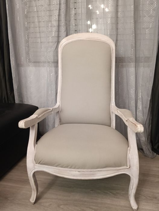 Cadeirão todo reformado em cinza