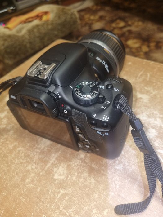 Продам дзеркальный фотоаппарат Кенон 600Д
