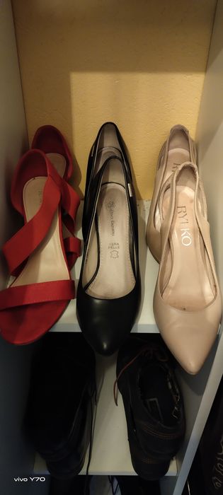 Szpilki, sandały na obcasie