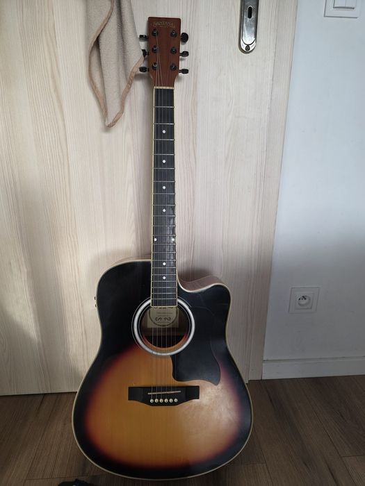 Gitara elektro-akustyczna USA
