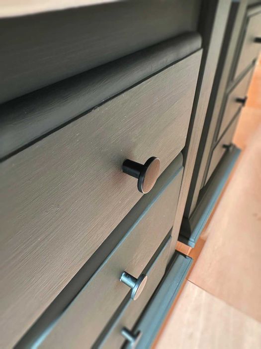 Conjunto de Mesas de Cabeceira Restauradas em tinta de giz preta