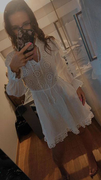 Biała sukienka ażurowa styl boho