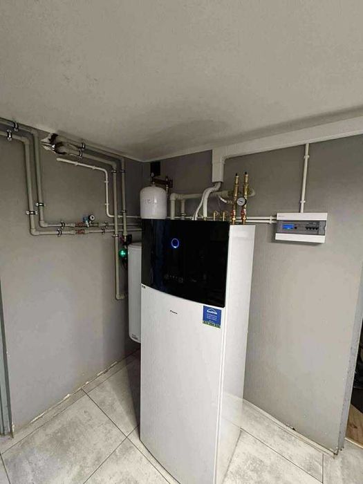 Pompa ciepła DAIKIN Altherma 8 kW. 180l CWU z montażem