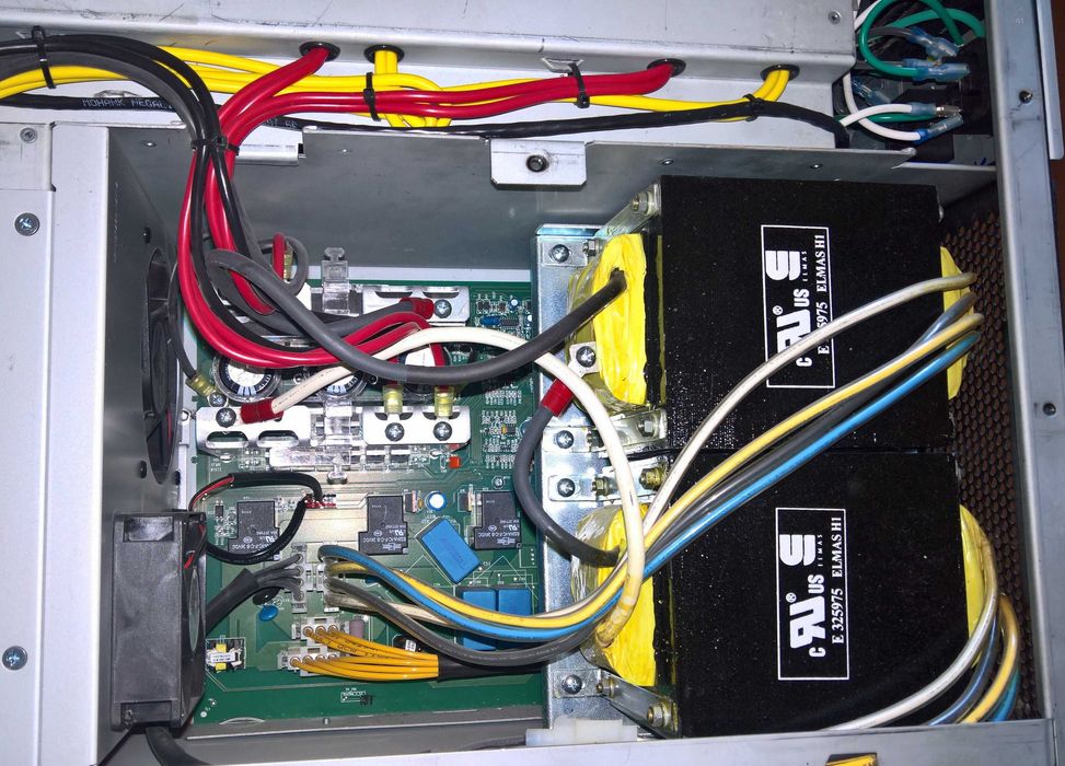 Лінійно-інтерактивний бесперебойник ДБЖ APC Smart UPS 5000ВА