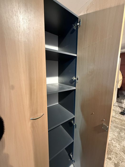 Продаю микроволновку, шкафы,комод,двери,кресла ,папки для бумаги фай