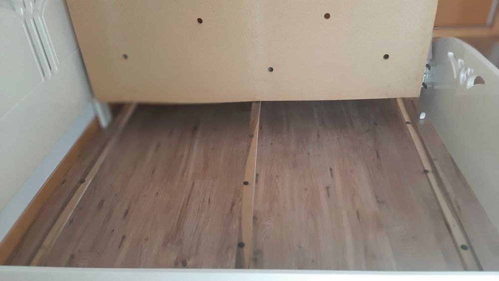 Cama de casal com acabamento termolacado na côr pérola incluindo colchão