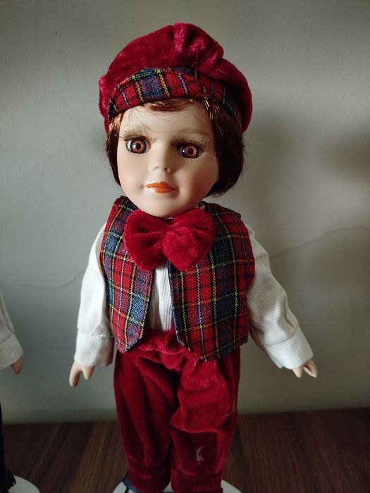 Boneca de loiça com suporte