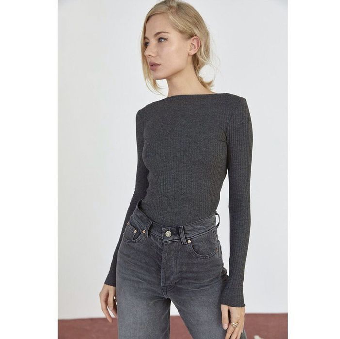 Боді з відкритою спинкою сірого кольору