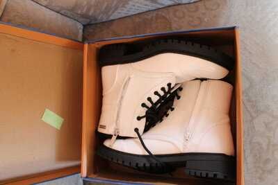 Черевики - півчобітки Ecco Guess