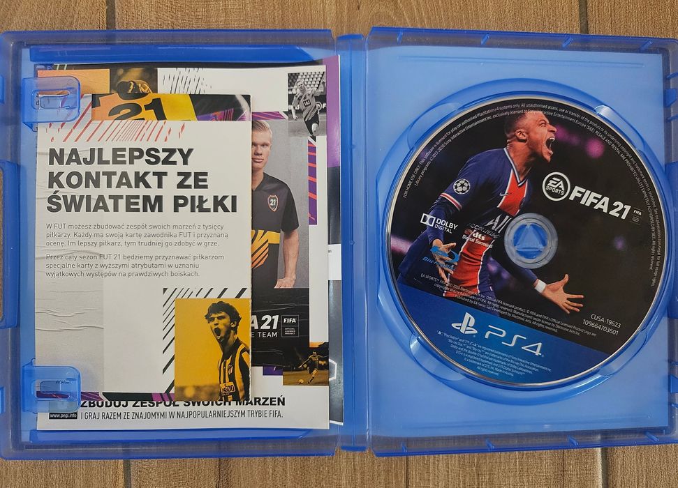 Gra FIFA 21 na PS4 .