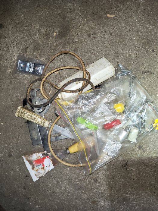 Wkręty do drewna metalu betonu mix pakiet nóż do tapet gadżety