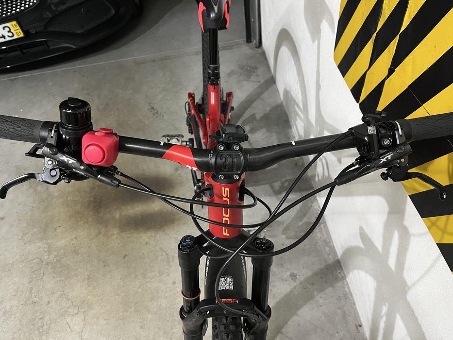 Bicicleta FOCUS SPINE Carbono