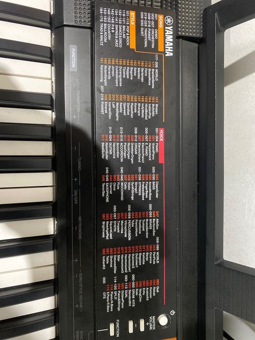Piano elétrico Yamaha PSR F51